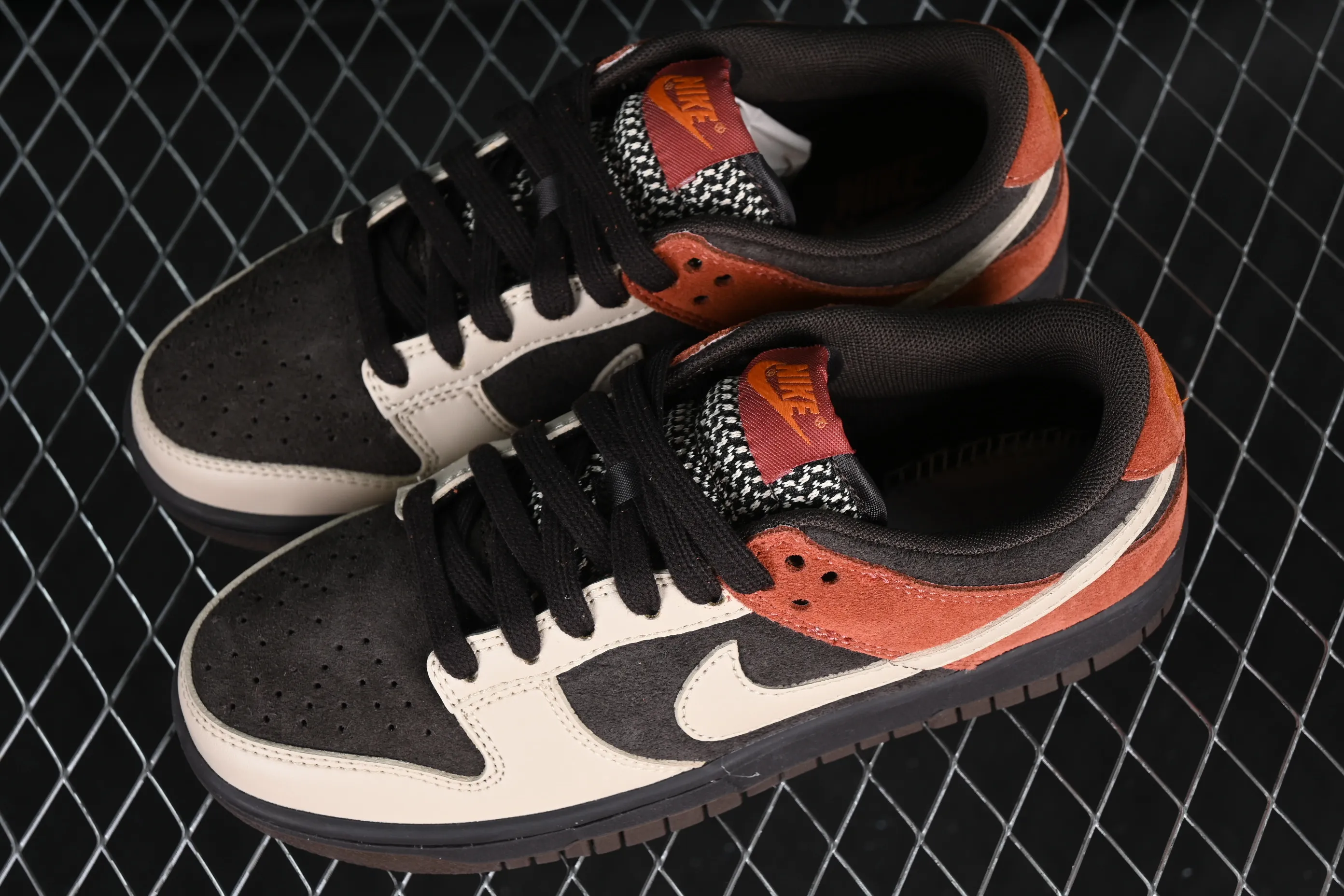All Categories Nk SB Dunk Series Nk SB Dunk Low Low-top sneakers Cost-effective version Nk Dunk Low "Red Panda" Red Panda SB low-top sports and leisure sneakers FV0395-200